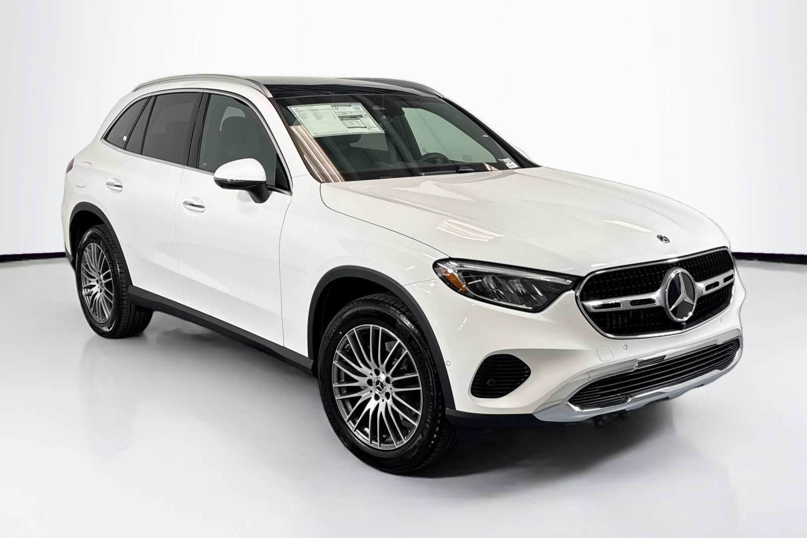 New 2026 Polar White Mercedes-Benz GLC 300 image 3