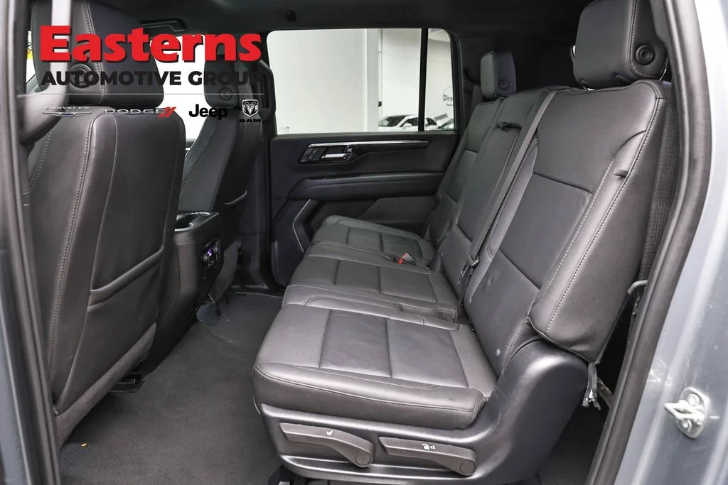 Used 2025 Gray Chevrolet Z71 image 23