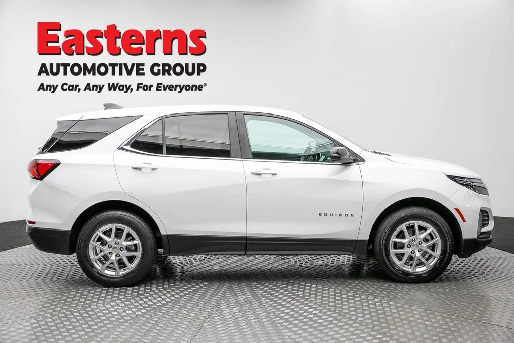 Used 2022 White Chevrolet LT image 4