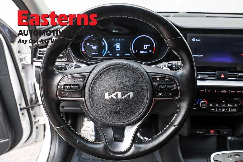 Used 2022 White Kia EX image 10