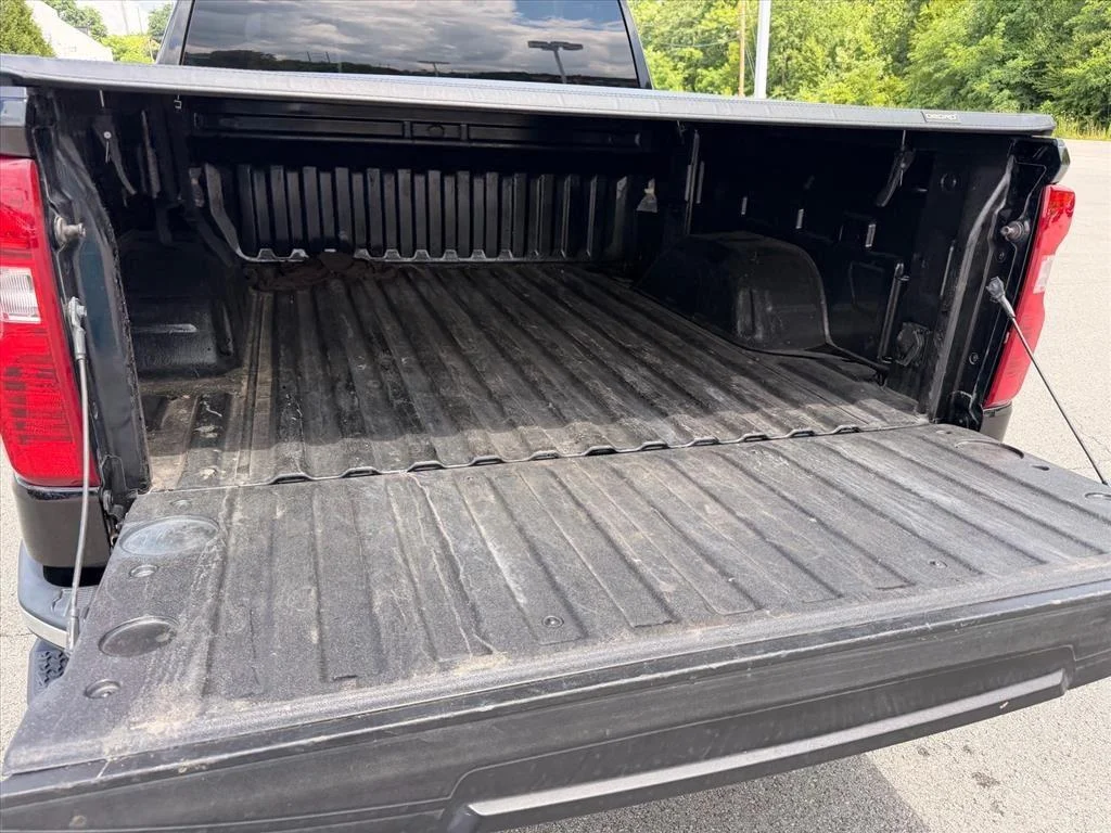 Used 2022 Black Chevrolet LT image 5