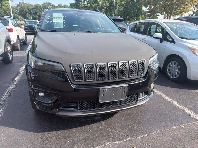 Used 2019 Diamond Black Jeep Limited image 3