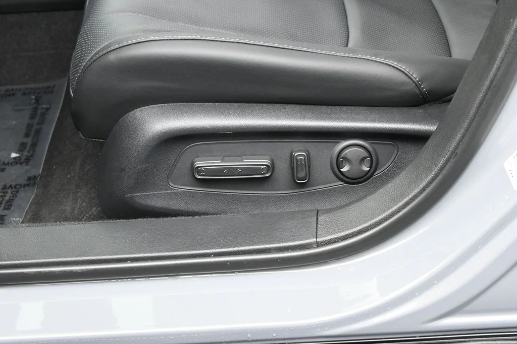 Used 2024 Solar Silver Metallic Honda Touring image 12