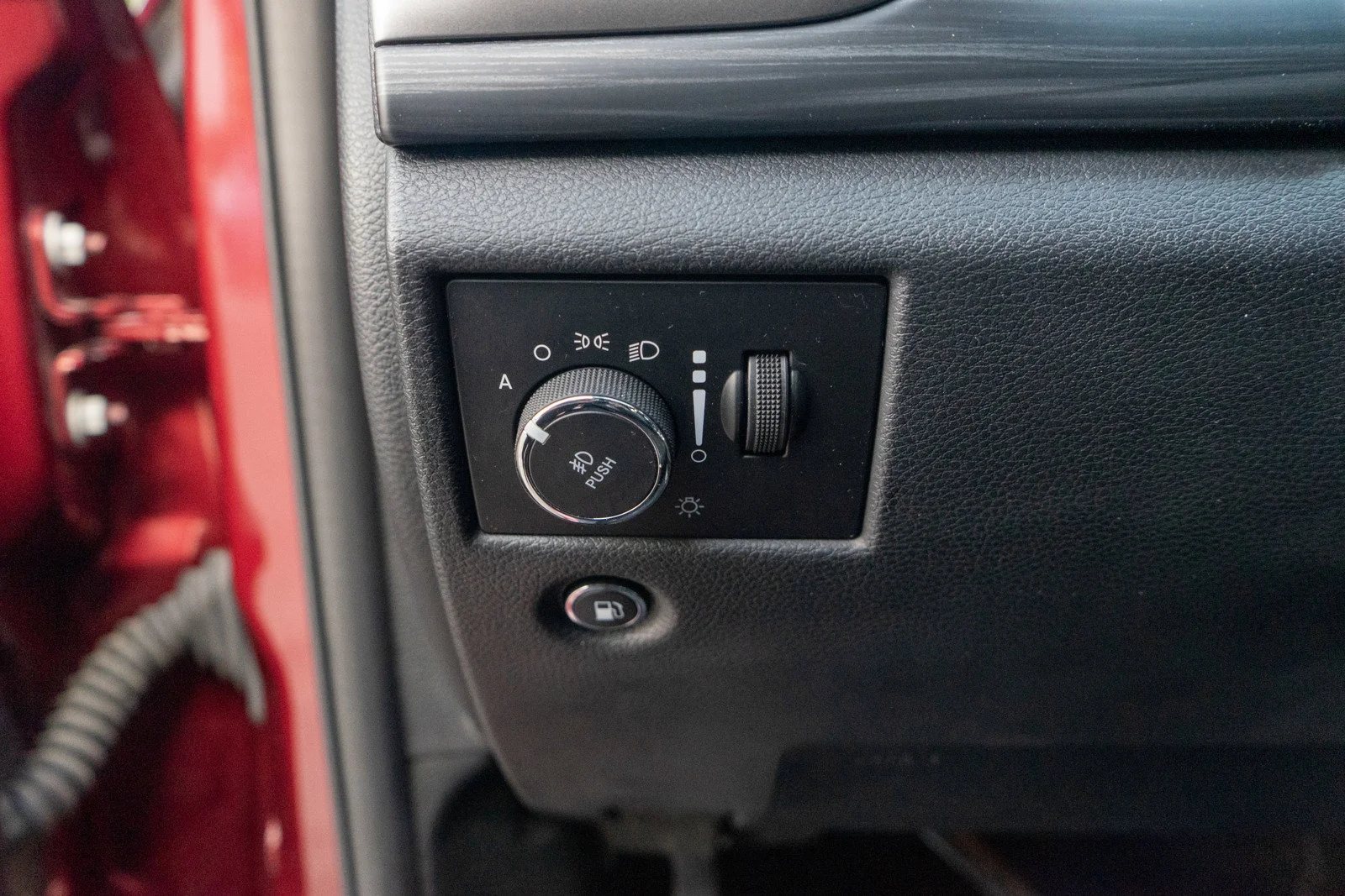 Used 2020 Velvet Red Pearlcoat Jeep Altitude image 16