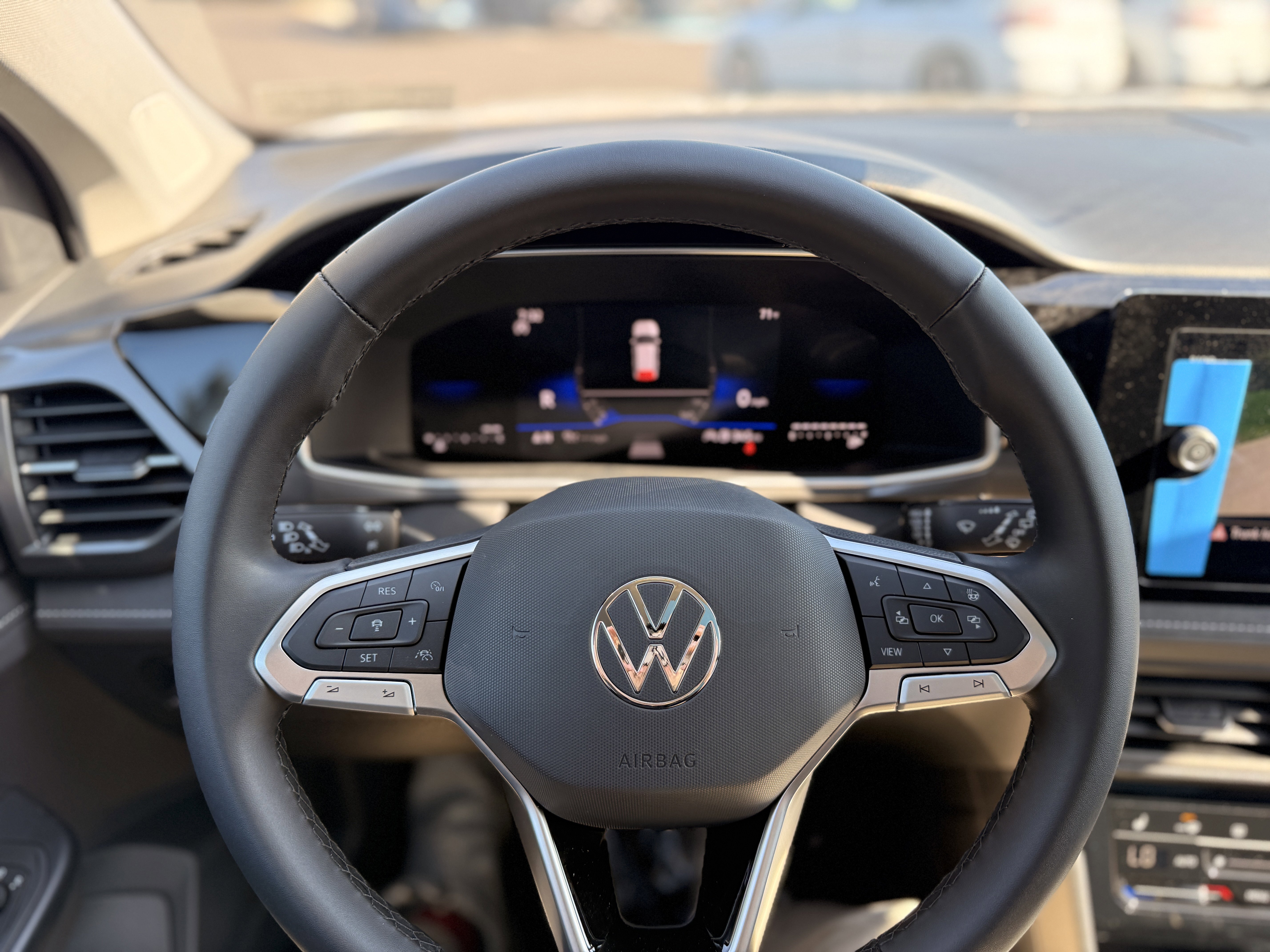 New 2026 Pure White w/Deep Black Roof Volkswagen SE Black image 27