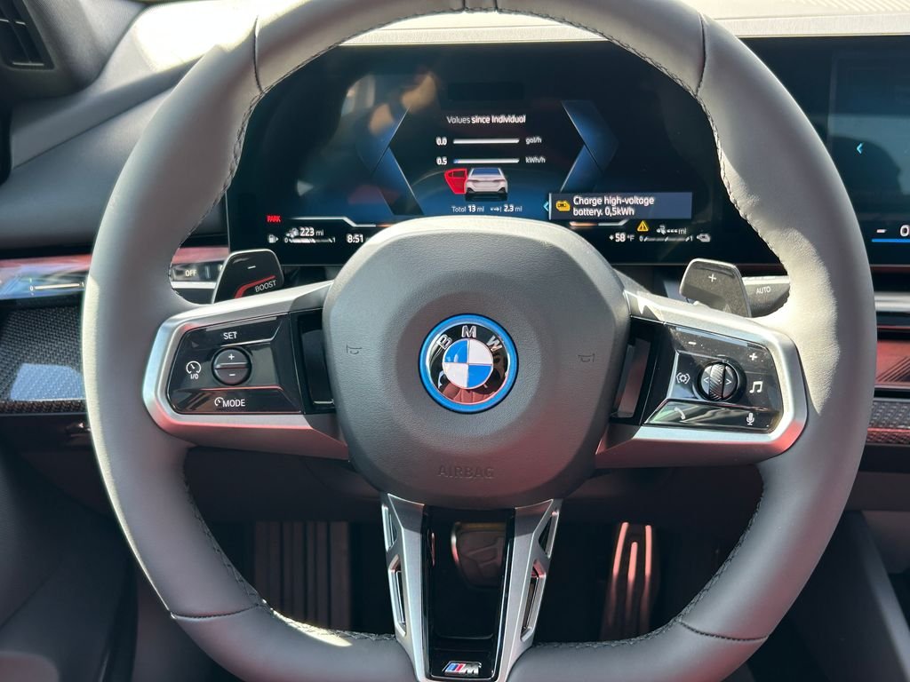 New 2027 Mineral White Metallic BMW 550e xDrive image 18