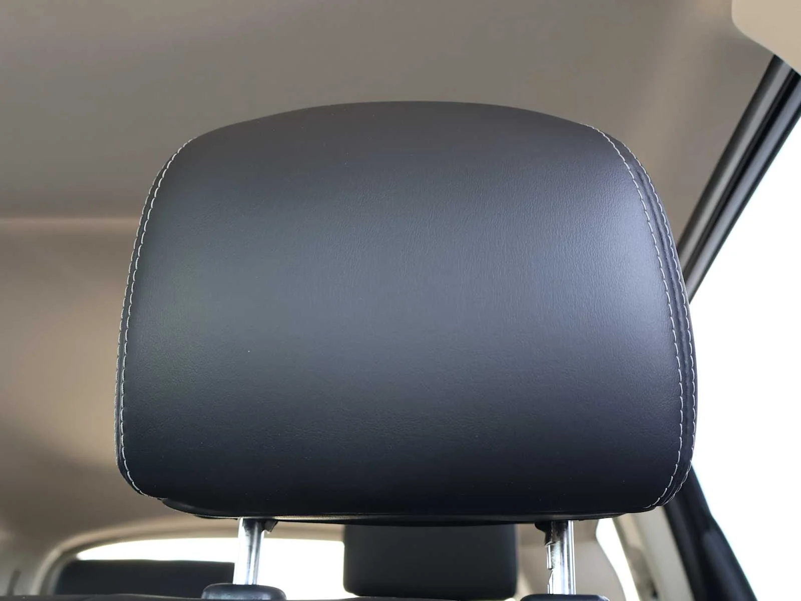 Certified Used 2019 Majestic White INFINITI LUXE image 12