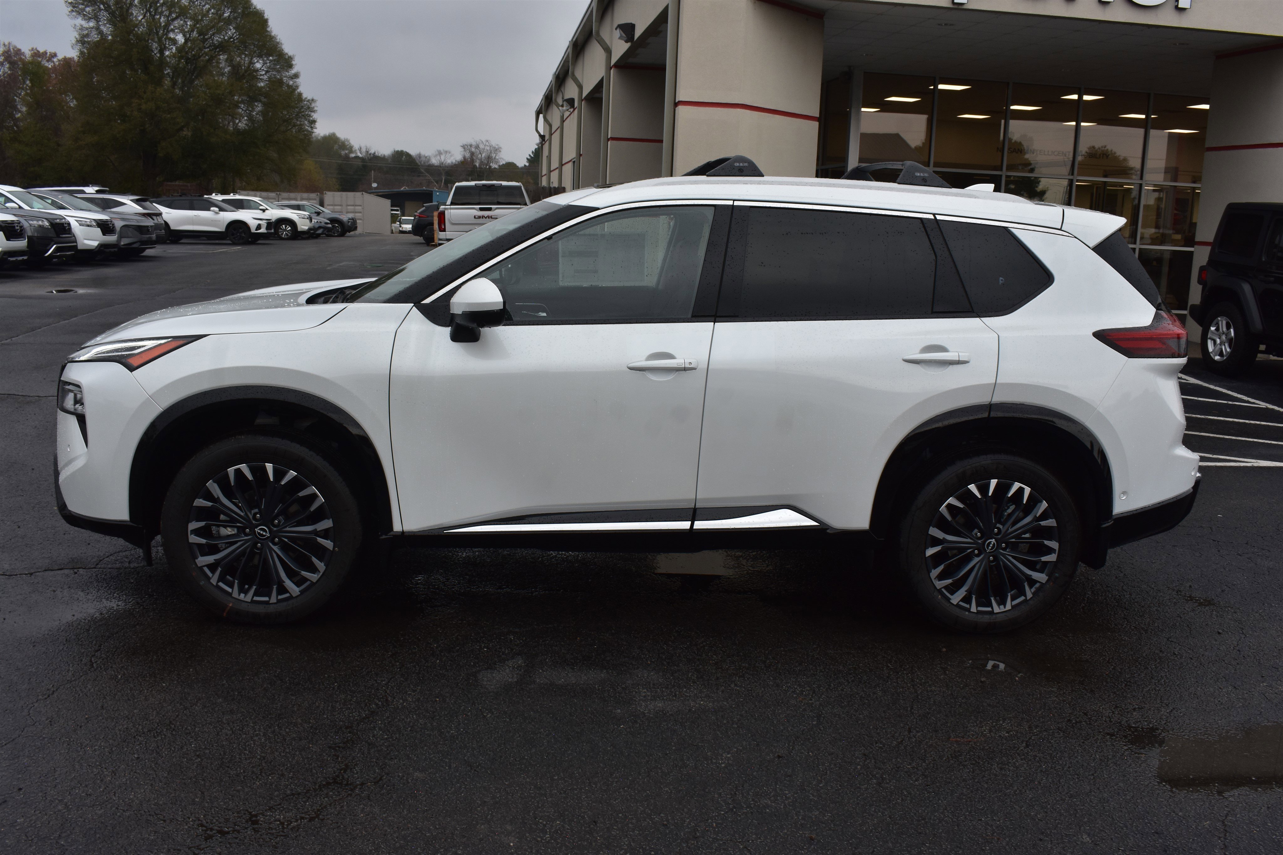 New 2026 Everest White Pearl TriCoat Nissan Platinum image 9