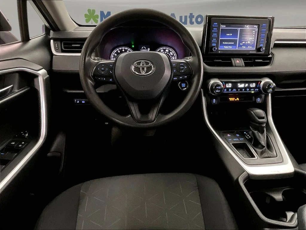 Used 2020 Silver Toyota XLE image 7