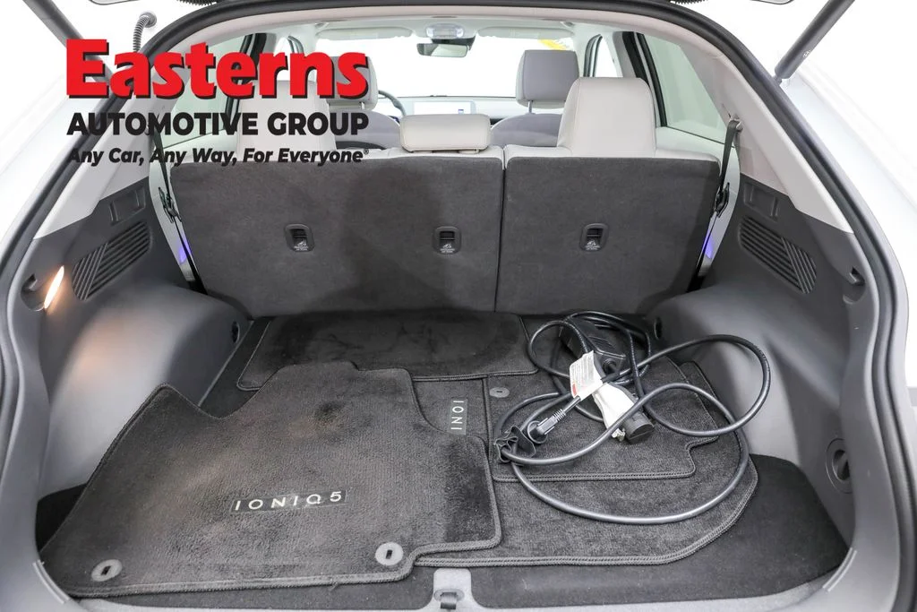 Used 2023 White Hyundai SEL image 9