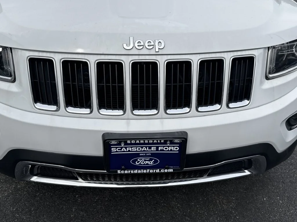 Used 2015 White Jeep Limited image 35