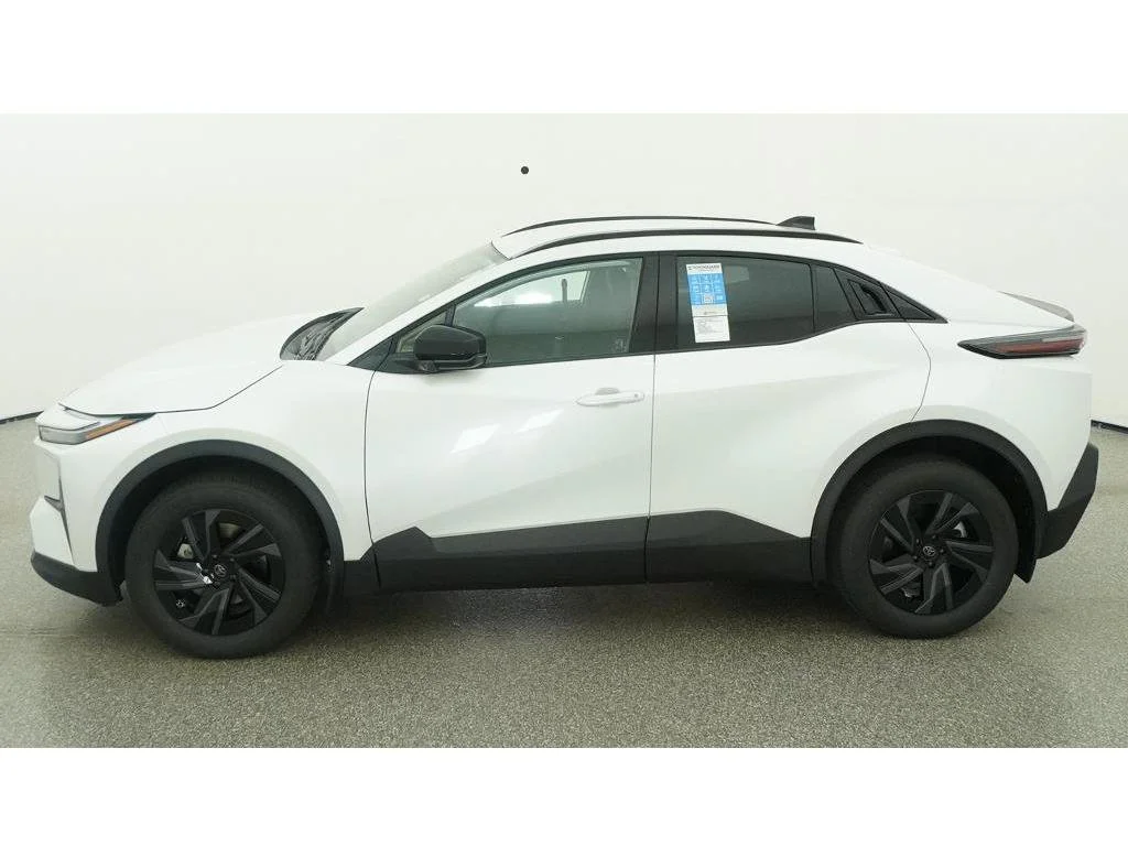 New 2026 Wind Chill Pearl Toyota SE image 3