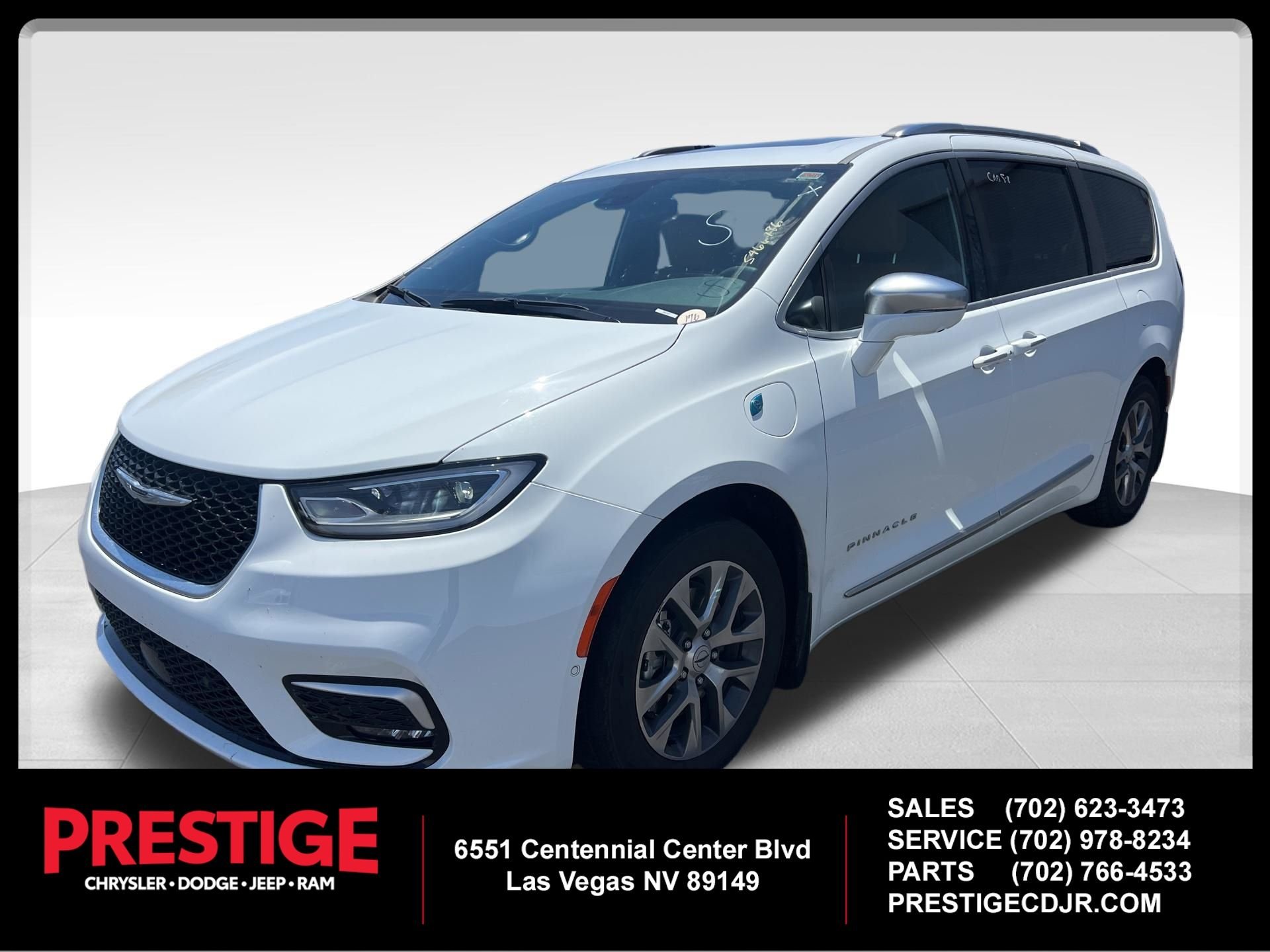 2022 Chrysler Pacifica Hybrid's photo