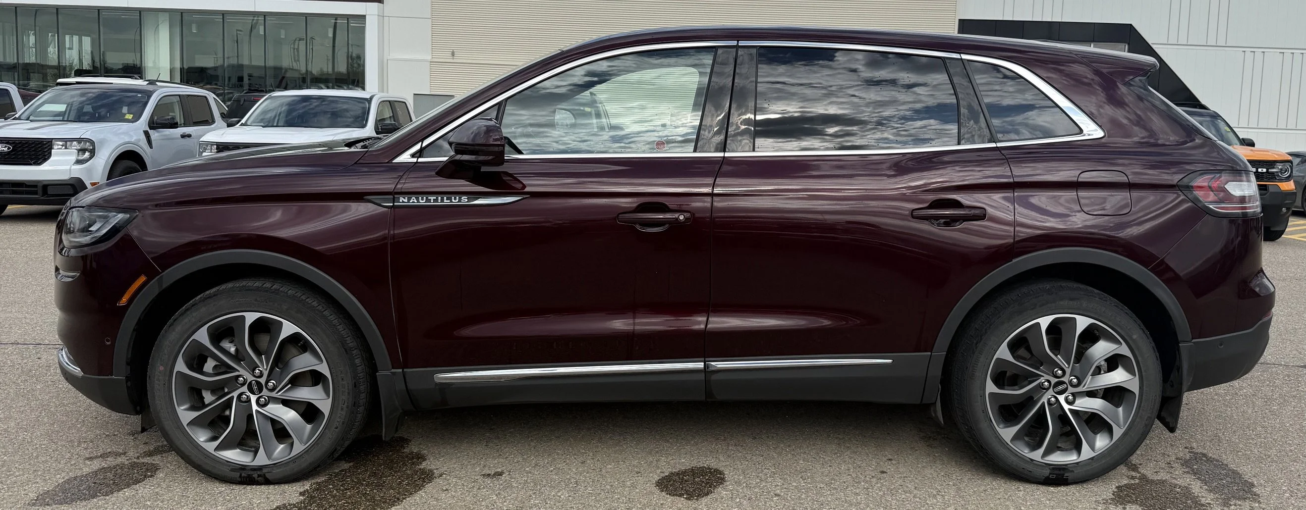 Used 2022 RED Lincoln RESERVE AWD **New Arrival** image 2