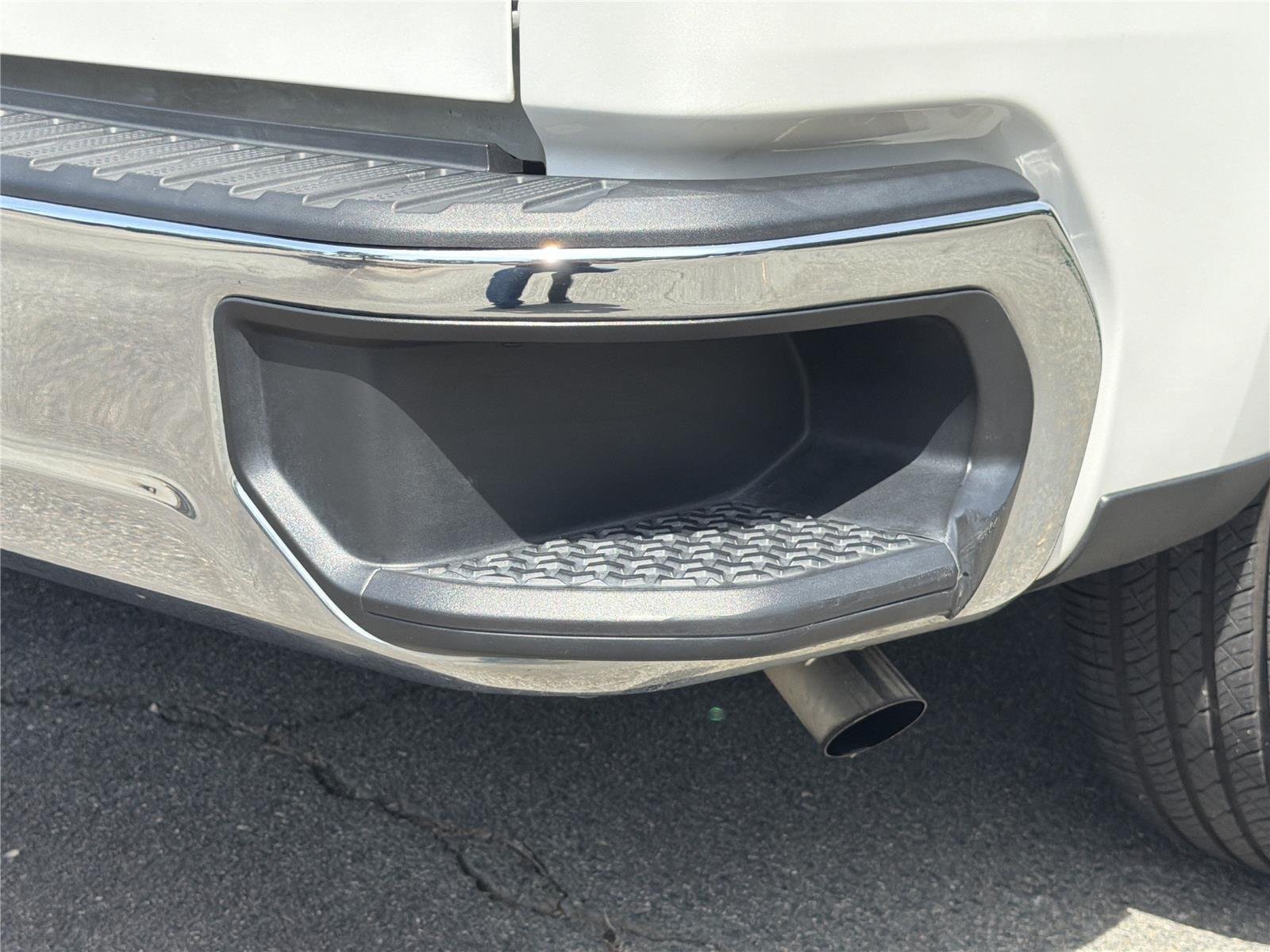 Used 2020 Iridescent Pearl Tricoat Chevrolet LT image 25