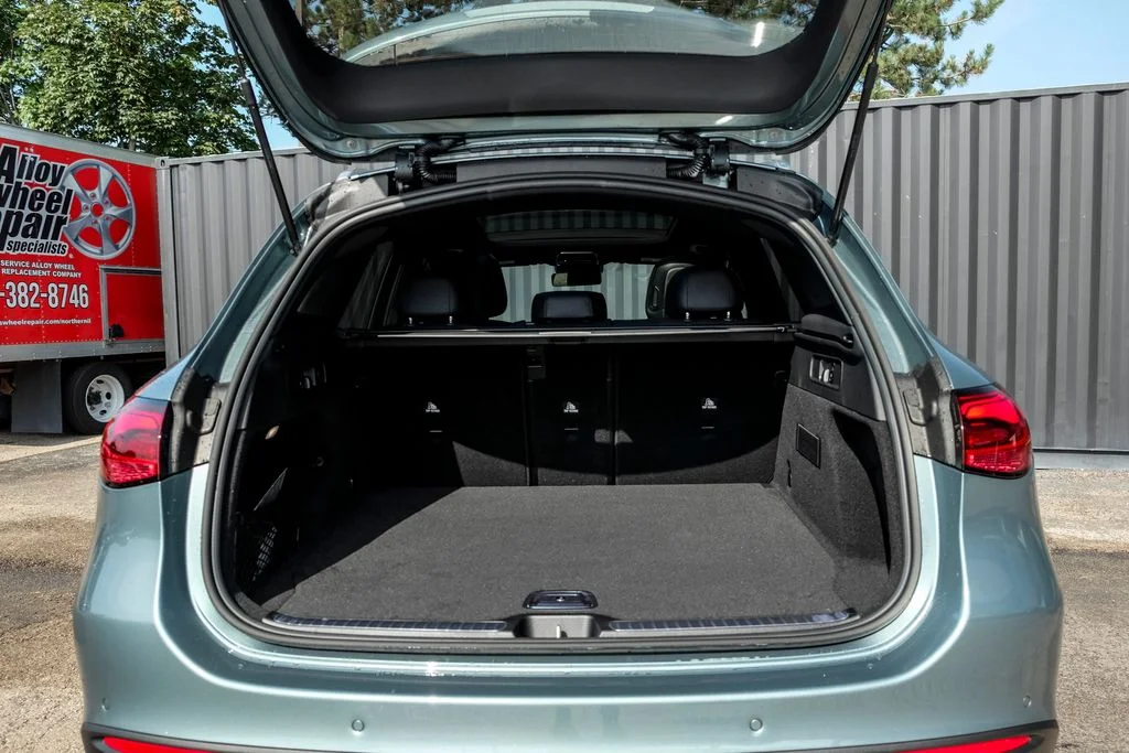 New 2026 Verde Silver Metallic Mercedes-Benz GLC 300 image 10