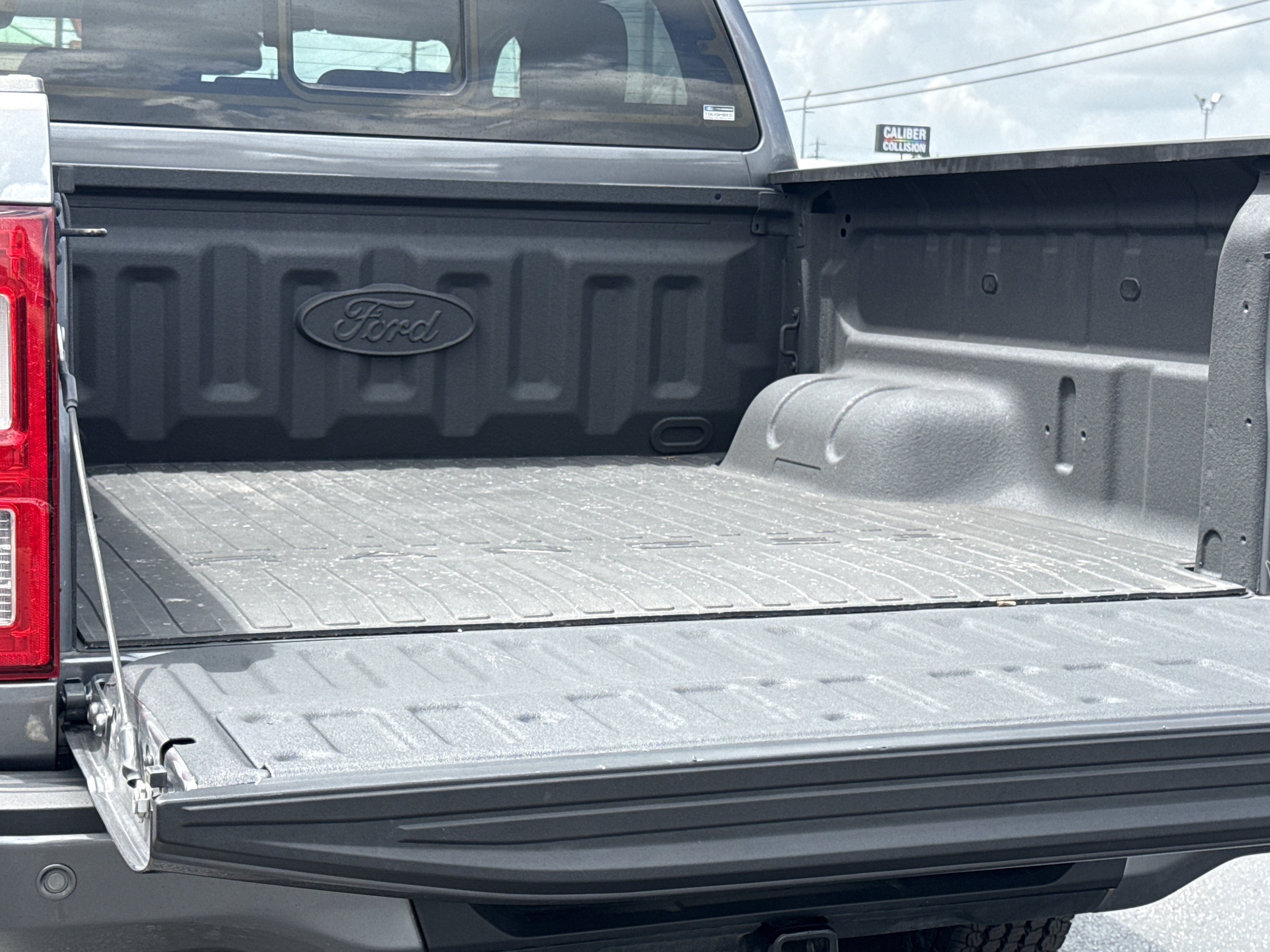 Used 2022 Carbonized Gray Metallic Ford XLT 4WD image 9