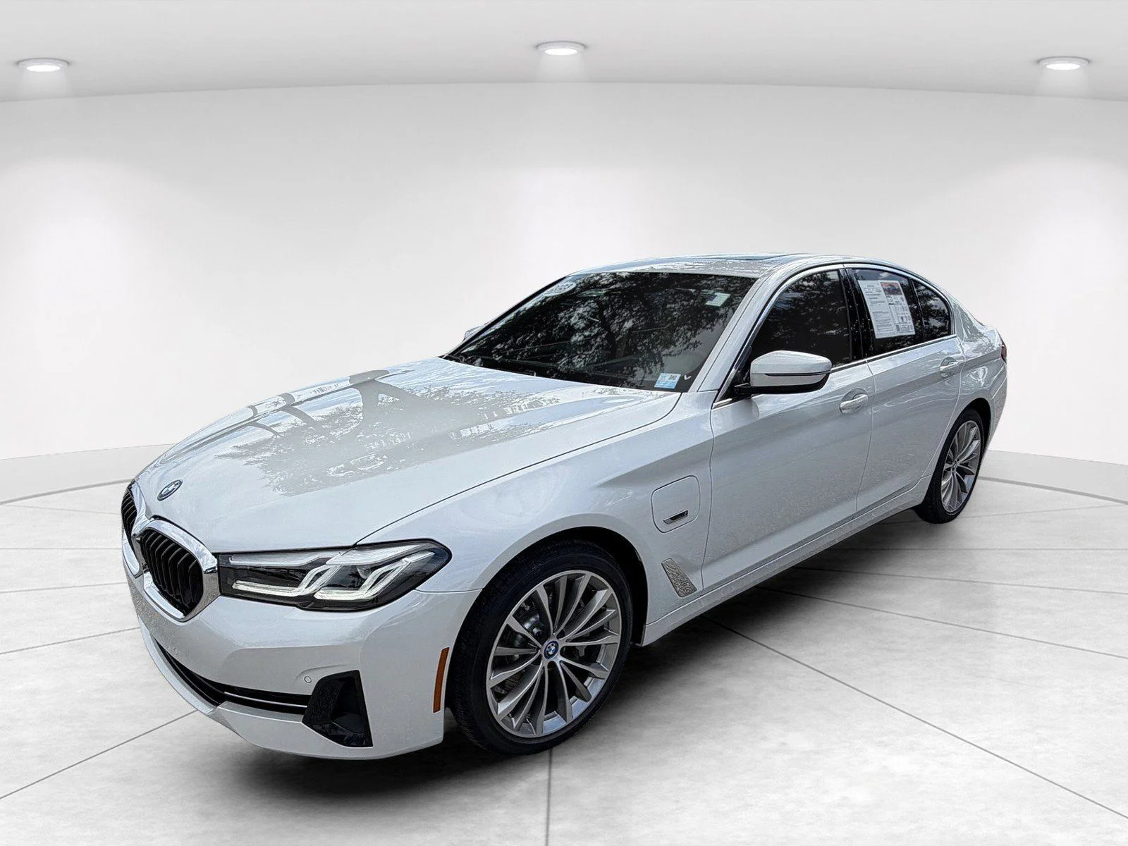 Certified Used 2023 Mineral White Metallic BMW 530e iPerformance image 8
