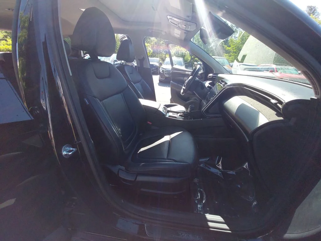 Used 2023 Black Hyundai SEL image 10