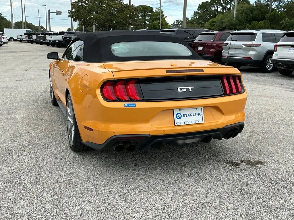 Used 2022  Ford GT Premium image 11