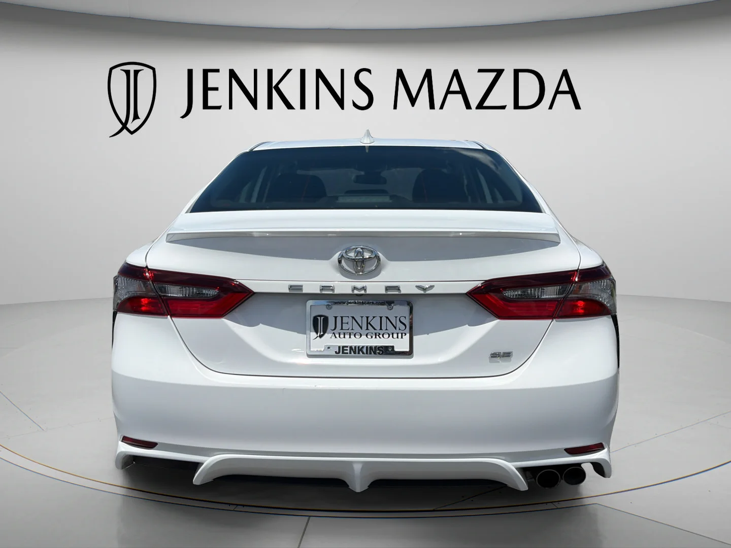 Used 2024 Ice Toyota SE image 6