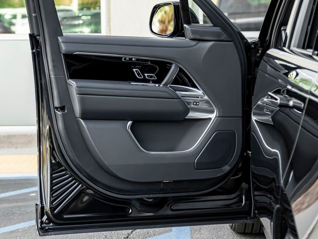 New 2026 Santorini Black Land Rover SE image 12