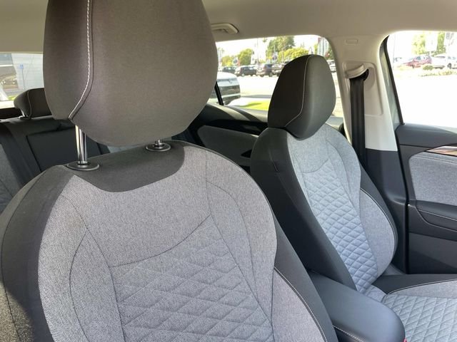 Used 2025 Platinum Gray Metallic Volkswagen 2.0T S image 27
