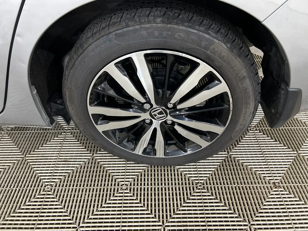 Used 2020 Silver Honda EX image 9