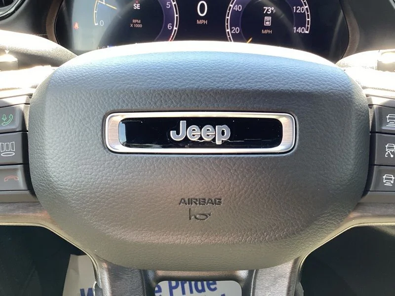 New 2026 Bright White Clear-Coat Exterior Paint Jeep Altitude image 31