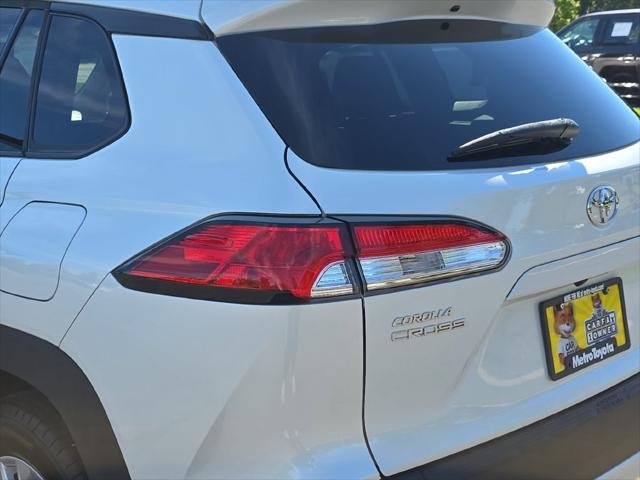 Certified Used 2023 WIND CHILL PEARL* Toyota LE image 36