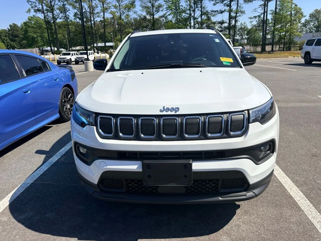 Used 2022 White Jeep Latitude Lux image 2