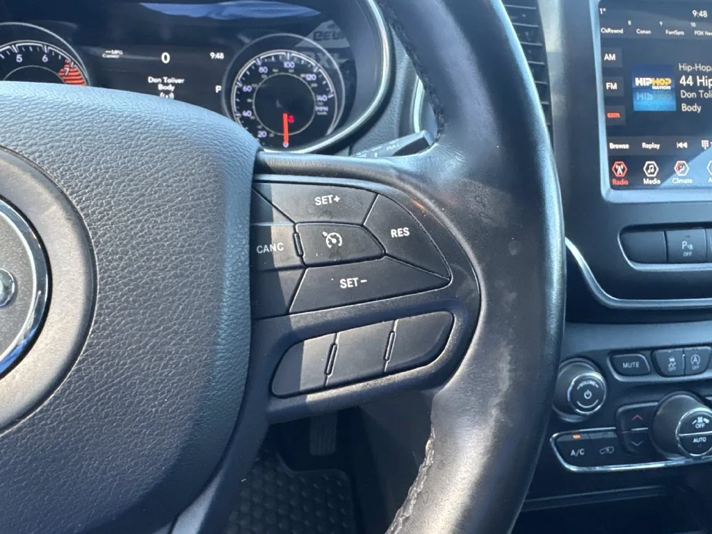 Used 2019 Pearl White Pearlcoat Jeep Trailhawk image 39