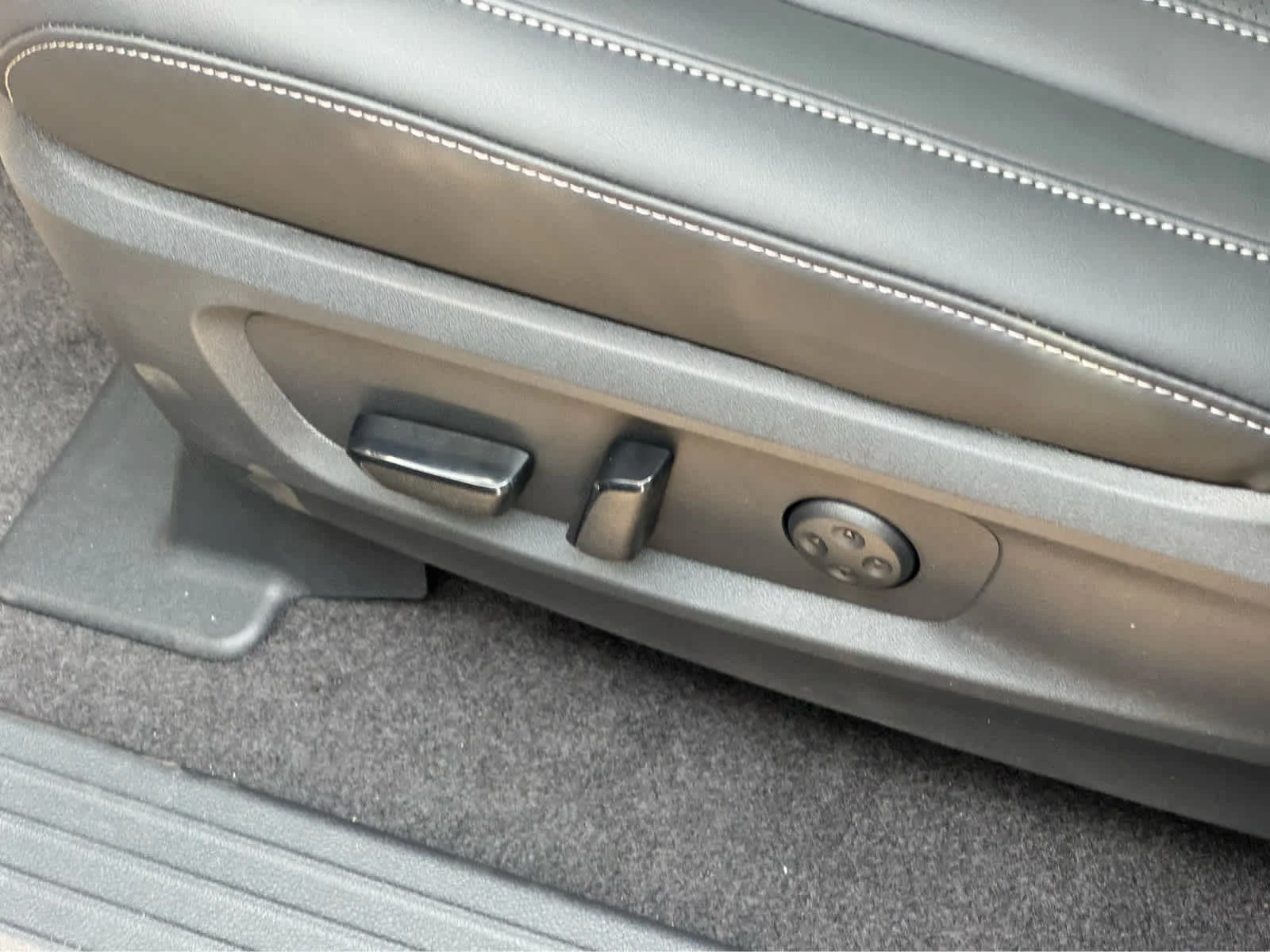 2027 INFINITI QX60 LUXE - Photo 17