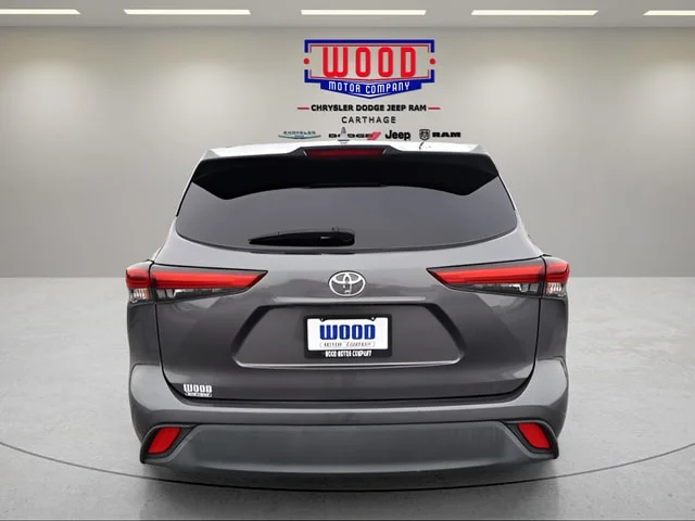 Used 2021 Magnetic Gray Metallic Toyota XLE image 5