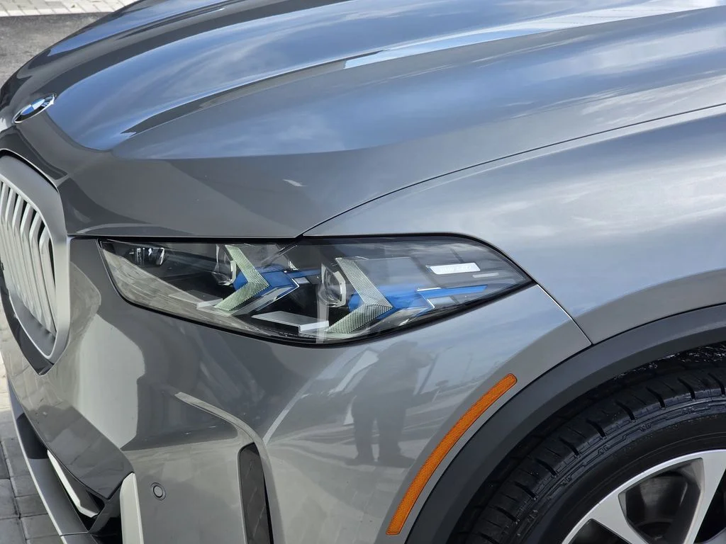 Used 2024 Gray BMW sDrive40i image 7