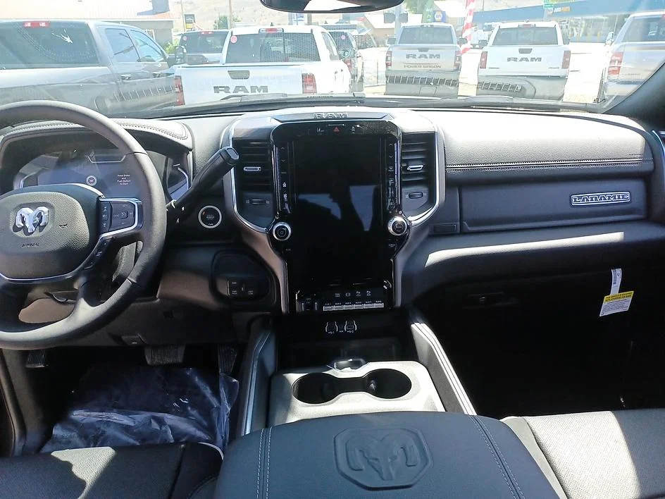 2026 RAM 3500 Laramie - Photo 9