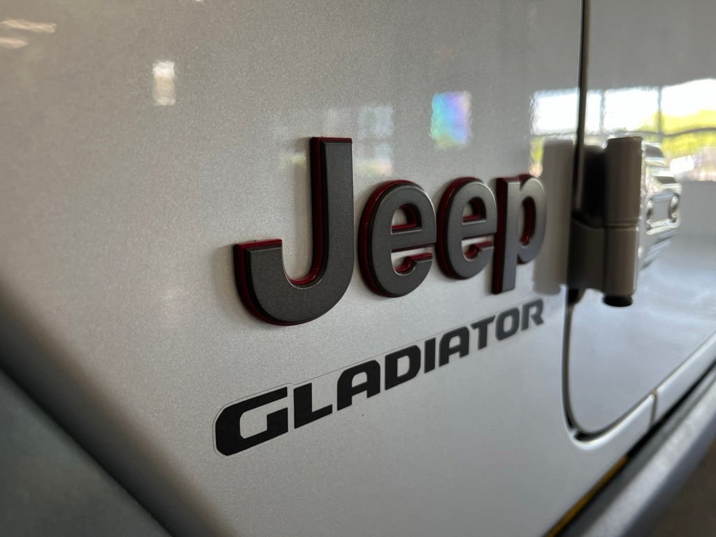 Used 2022 Silver Jeep Rubicon image 12