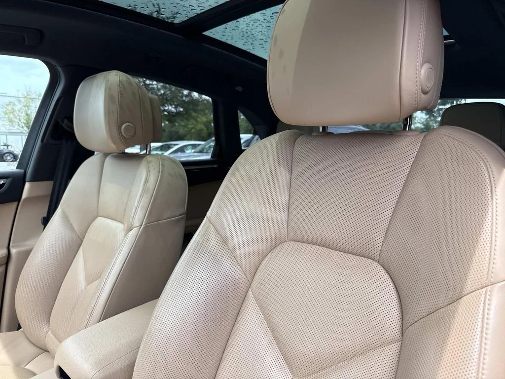 Used 2021  Porsche Base image 27