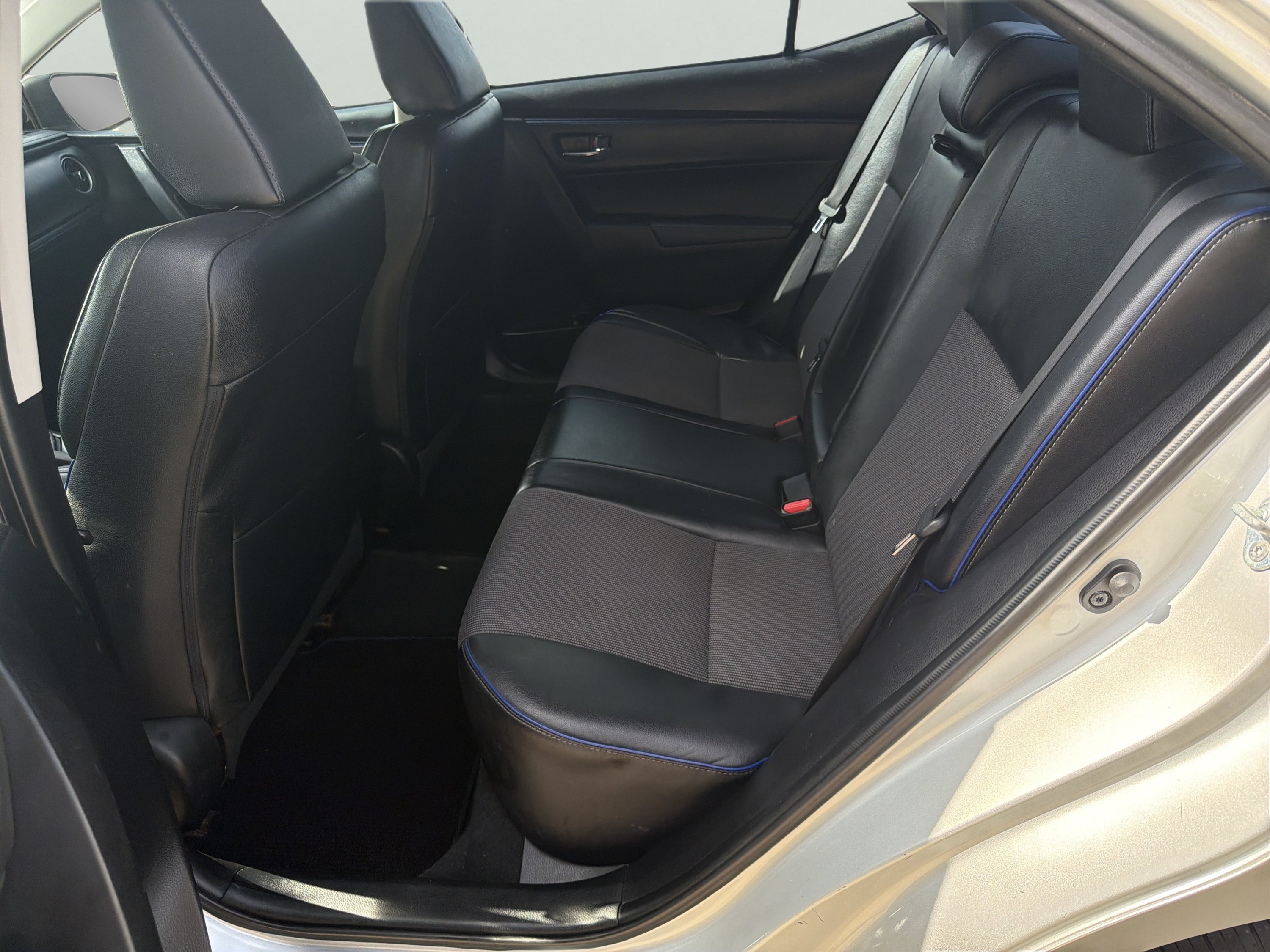 Used 2017 Silver Toyota SE image 15