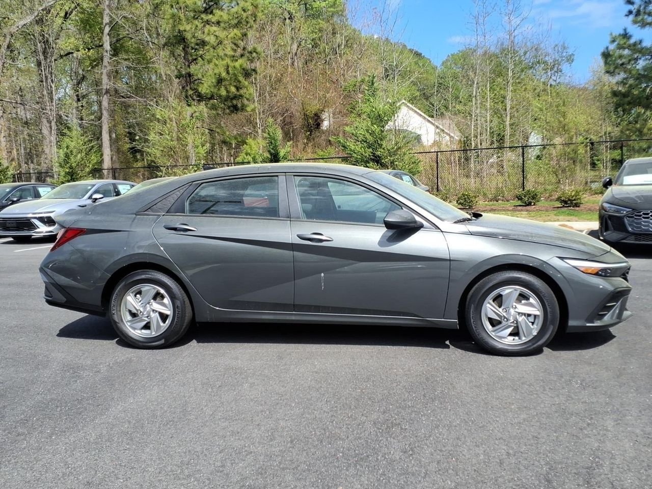 New 2026 Amazon Gray Hyundai SE image 4