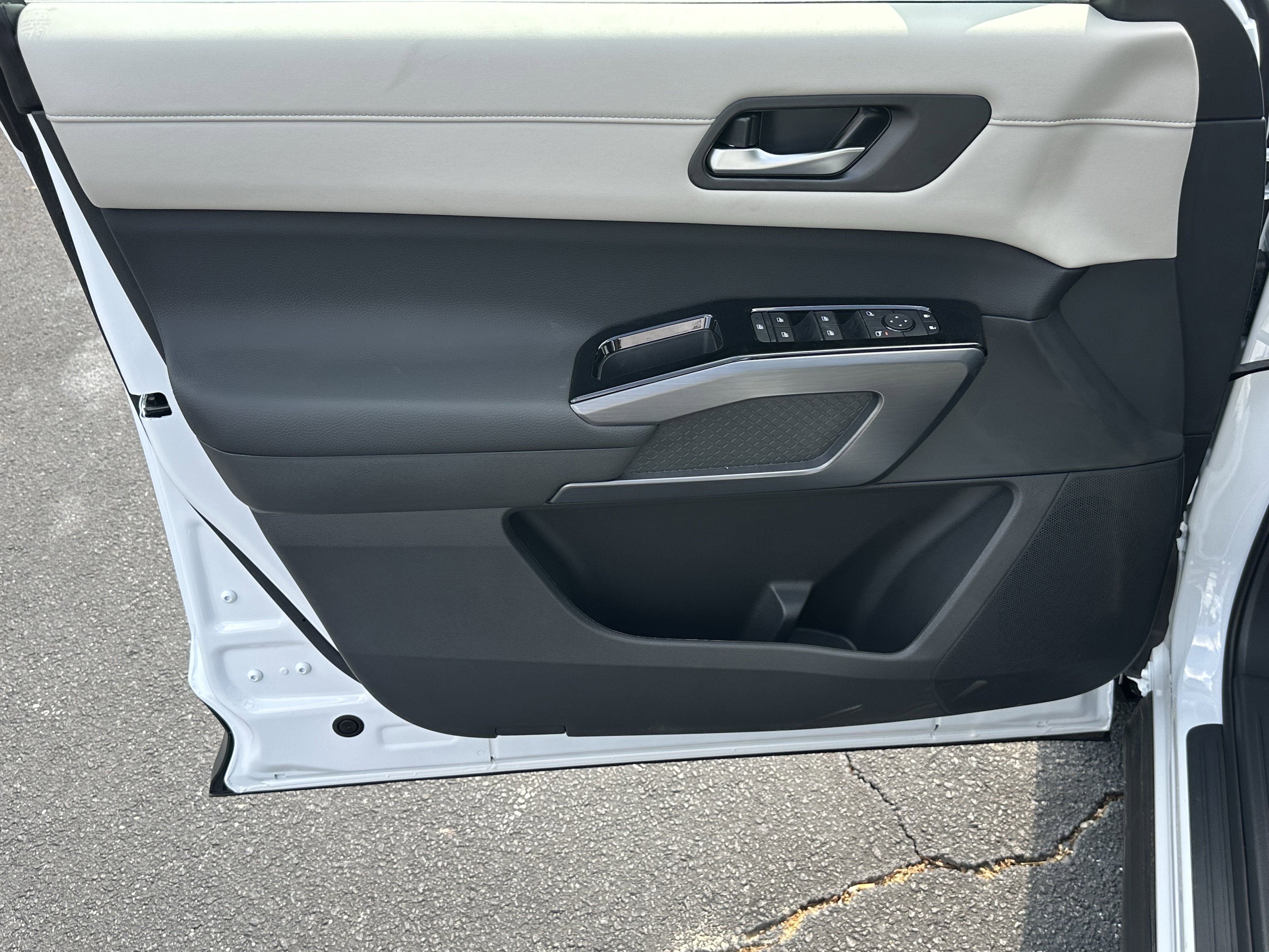 New 2026 Everest White Pearl Tricoat Nissan SL image 11