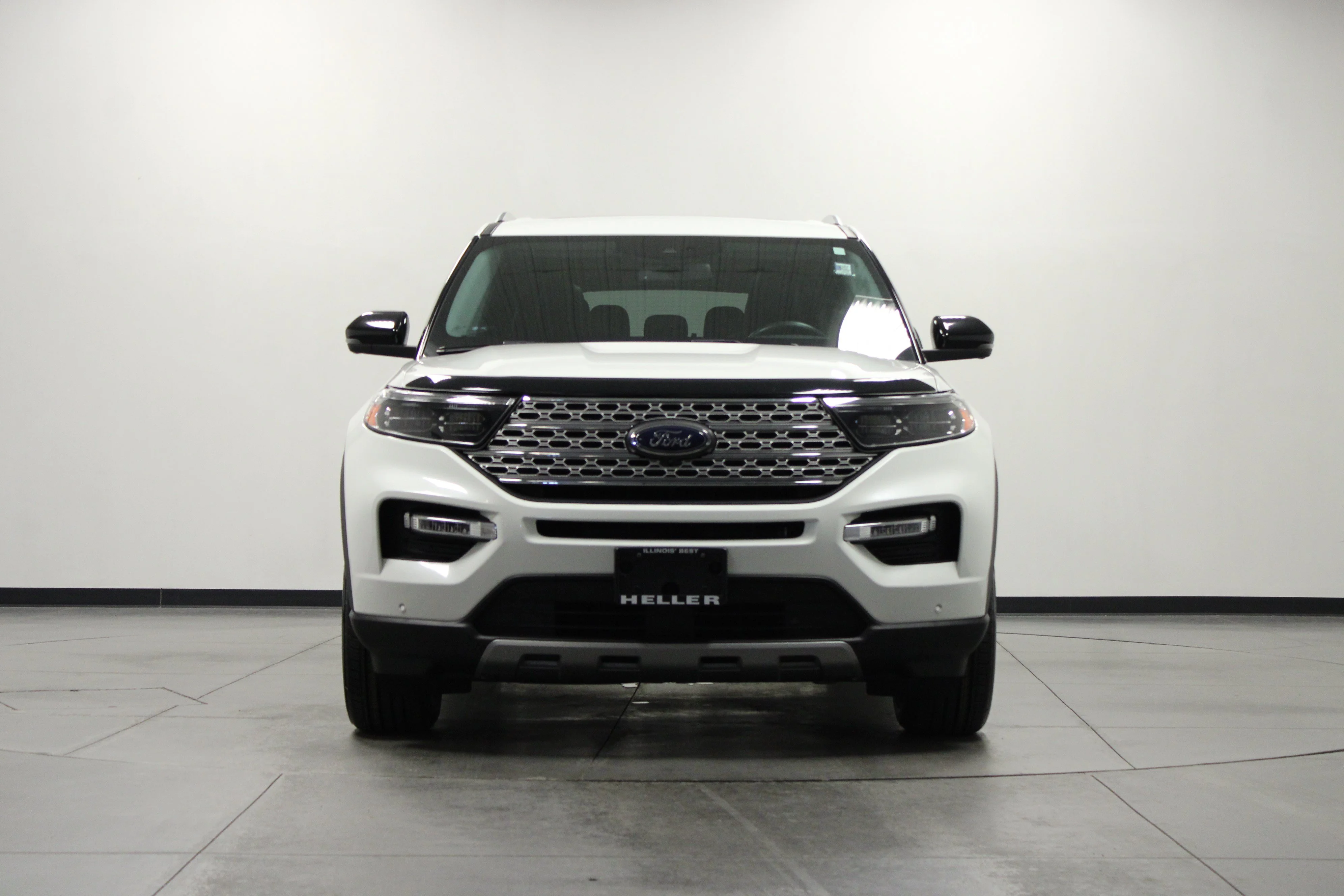 Used 2022 White Metallic Ford Limited image 9