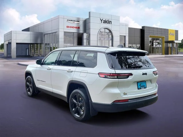 New 2026 Bright White Clear-Coat Exterior Paint Jeep Limited image 3
