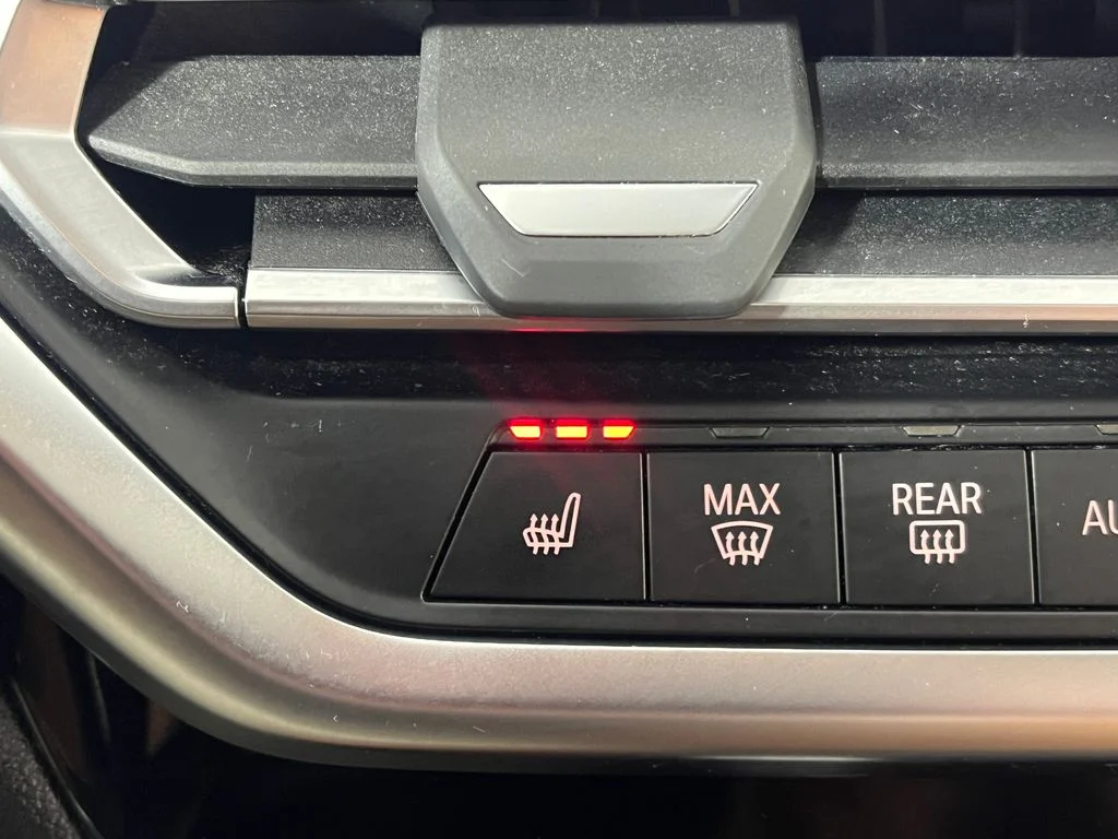 Used 2024 Gray BMW xDrive30i image 5