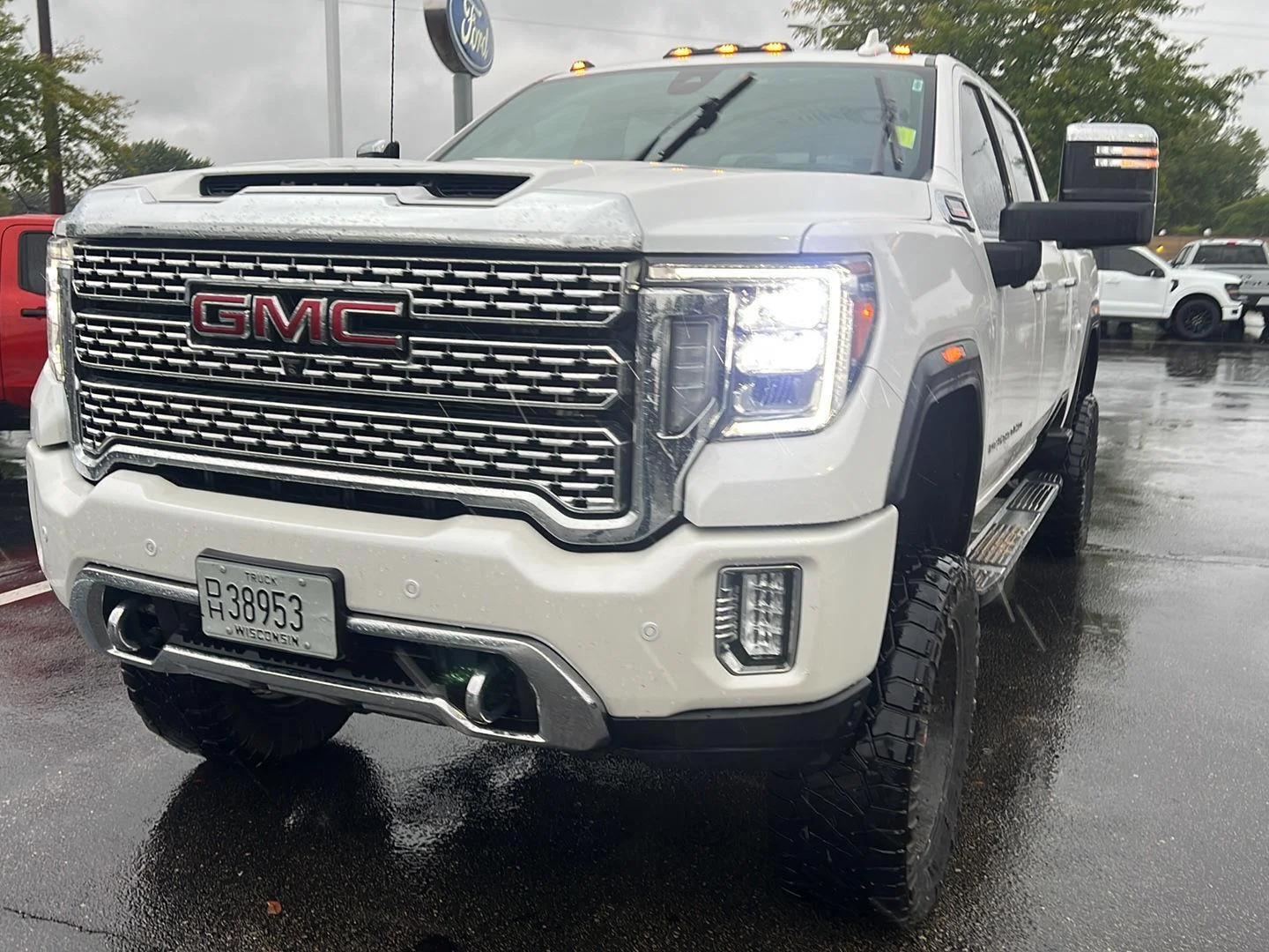 Used 2021 White Frost Tricoat GMC Denali image 15
