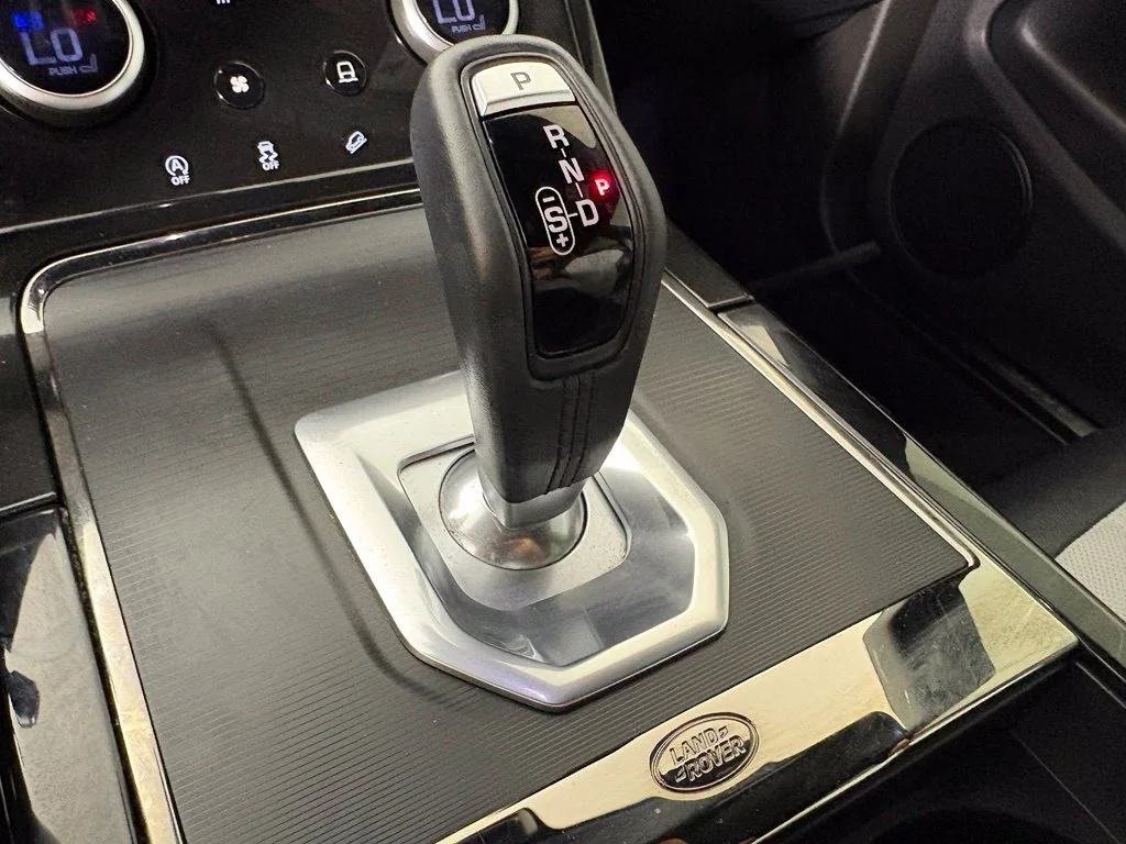 Used 2022 Silver Land Rover Dynamic image 34