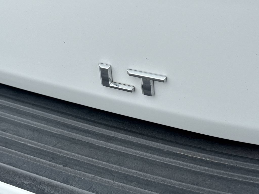 Used 2024 Summit White Chevrolet LT image 14