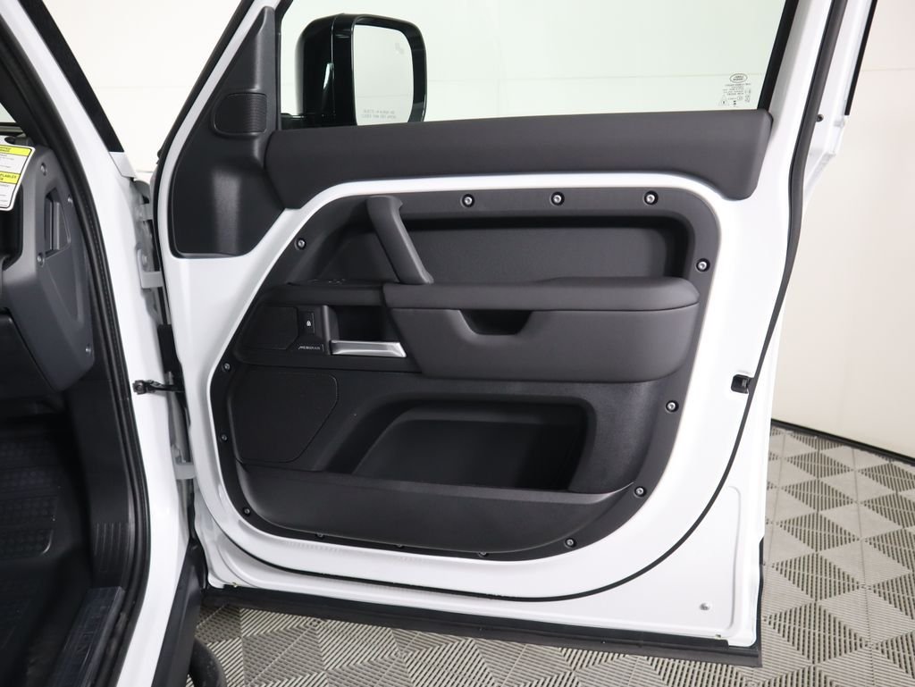 2026 Land Rover Defender S - Photo 25