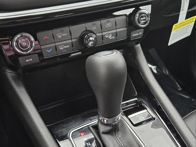 New 2026 Diamond Black Crystal Pearlcoat Jeep Latitude image 16