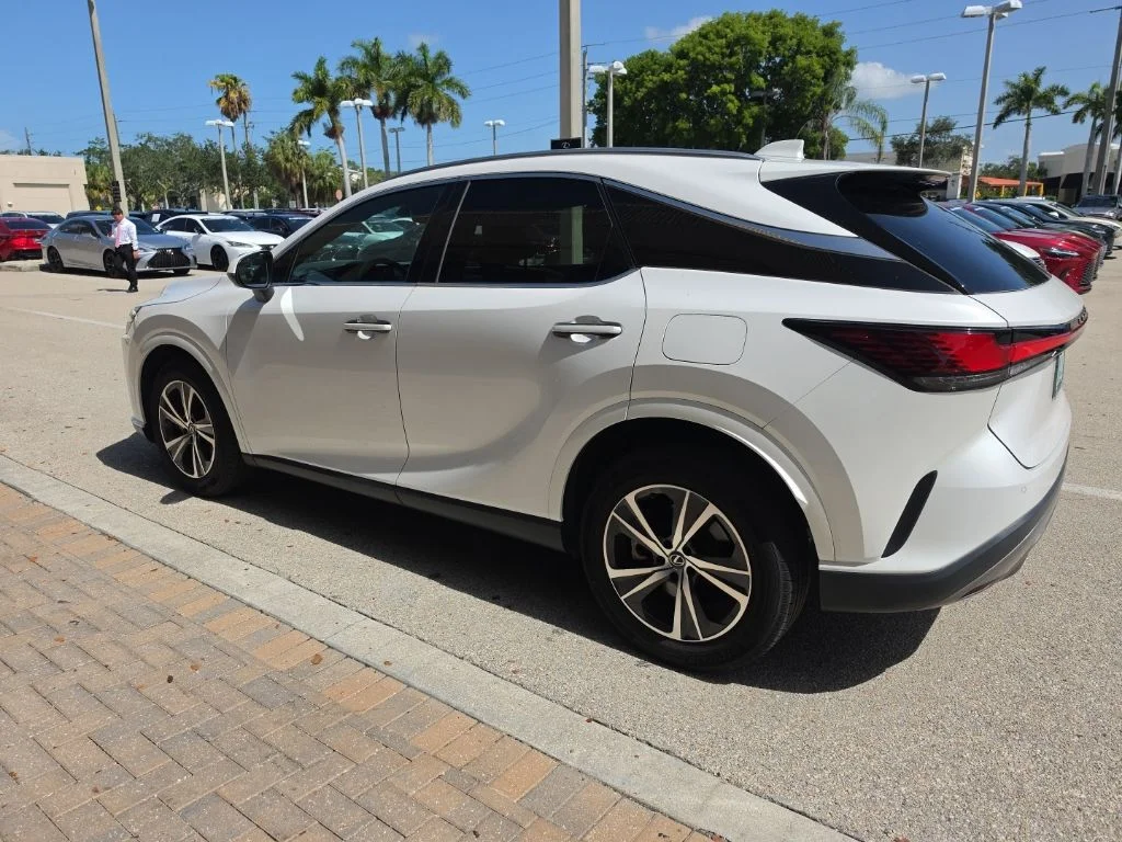 Used 2023 White Lexus 350 Premium image 7